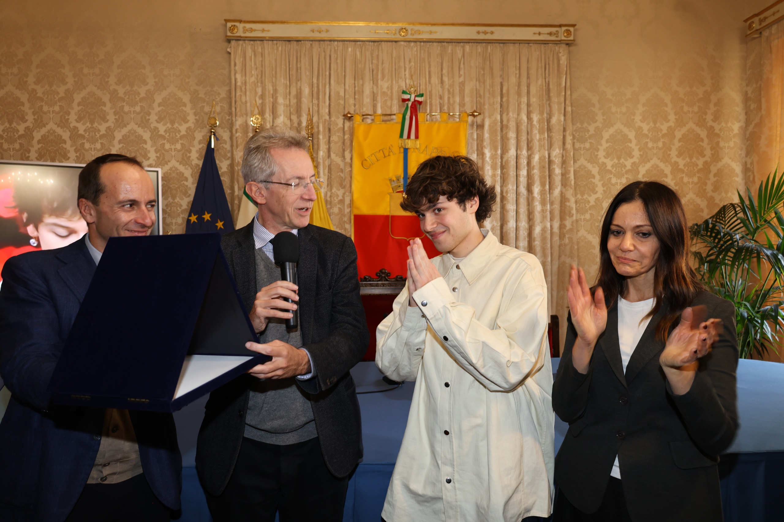 Il Comune conferisce una targa ad Andrea Settembre