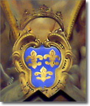 interno di chiesa, particolare con stemma