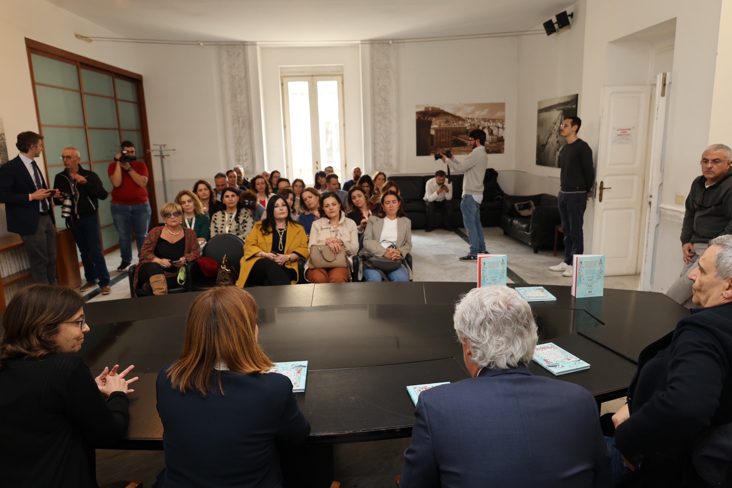 Libro di favole in dono alle scuole d’infanzia