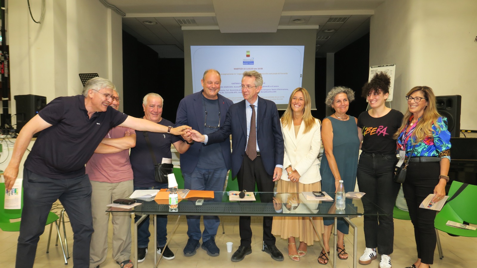 Manfredi consegna le chiavi del Centro giovanile Annalisa Durante alle associazioni che lo gestiranno insieme al Comune