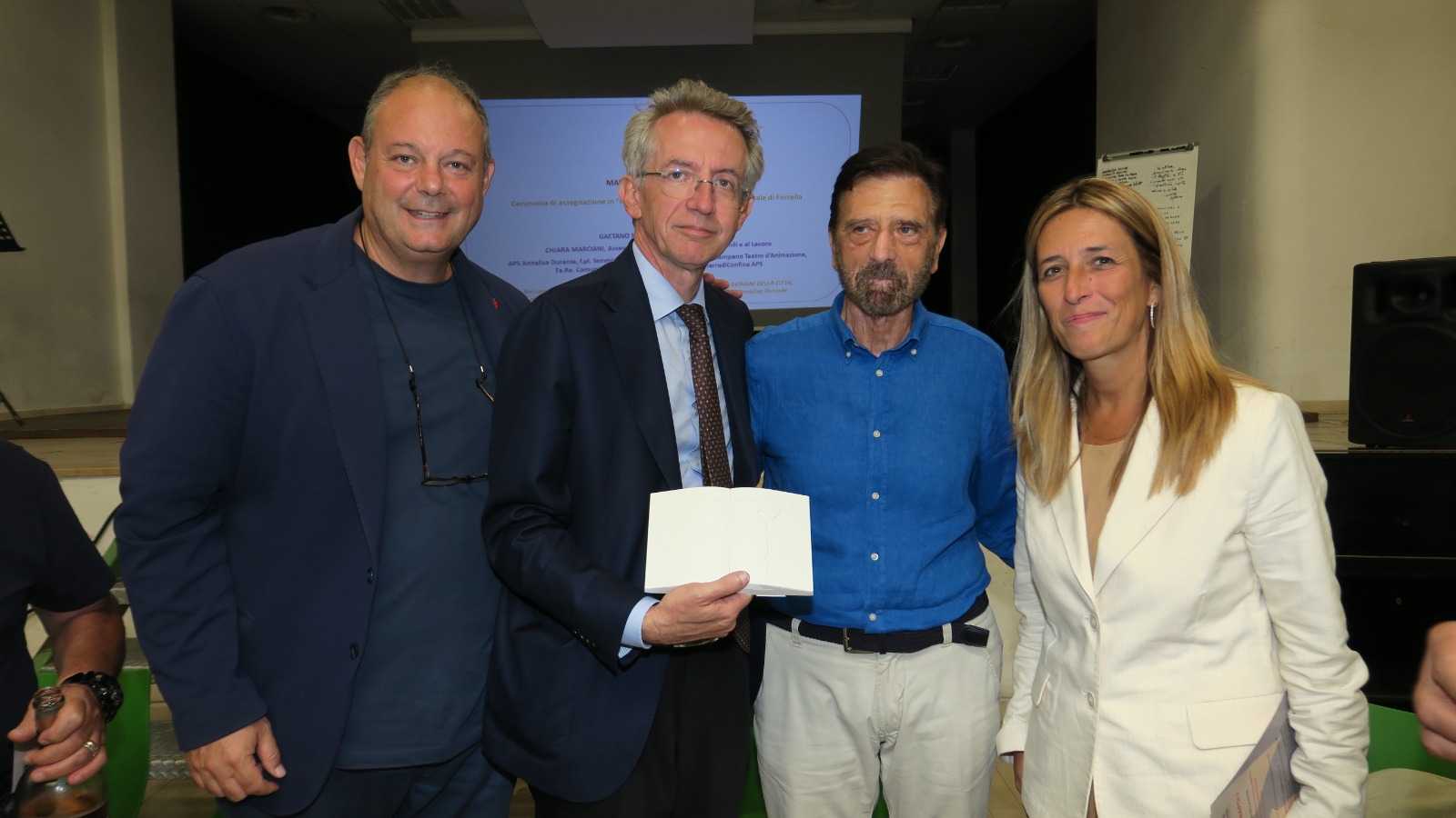 Manfredi consegna le chiavi del Centro giovanile Annalisa Durante alle associazioni che lo gestiranno insieme al Comune