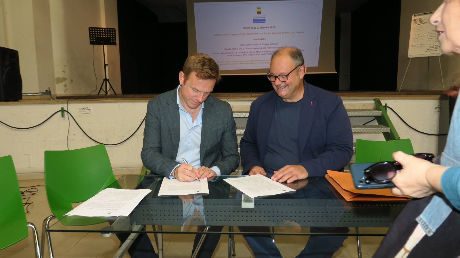 Manfredi consegna le chiavi del Centro giovanile Annalisa Durante alle associazioni che lo gestiranno insieme al Comune