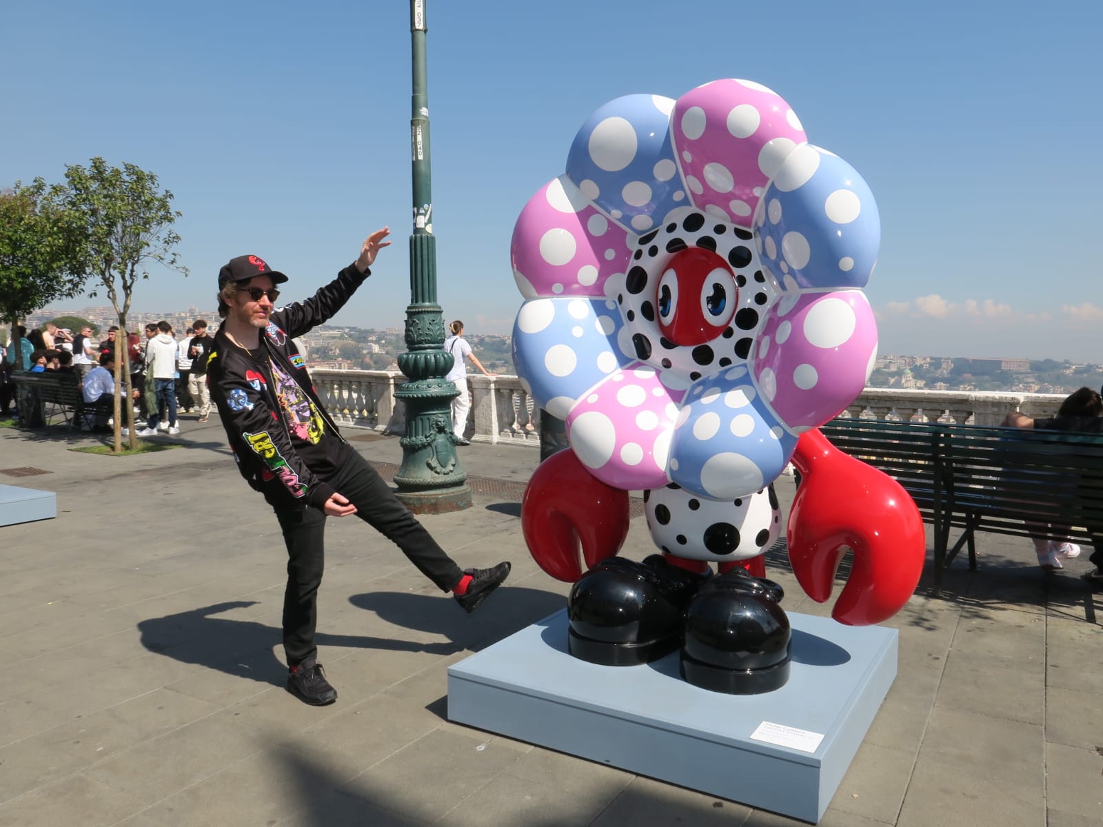 A Largo San Martino la mostra "The lobster empire" di Philip Colbert