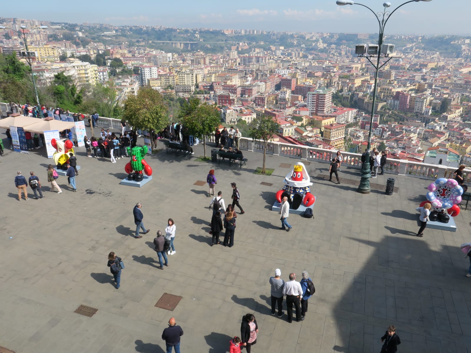 A Largo San Martino la mostra "The lobster empire" di Philip Colbert