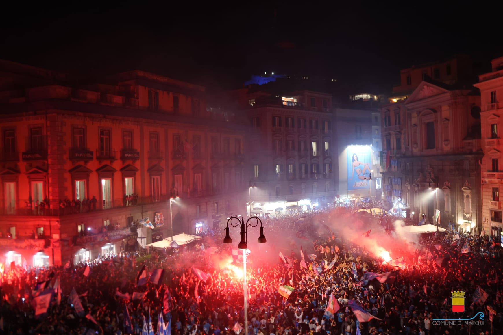 Napoli si risveglia Campione d'Italia!