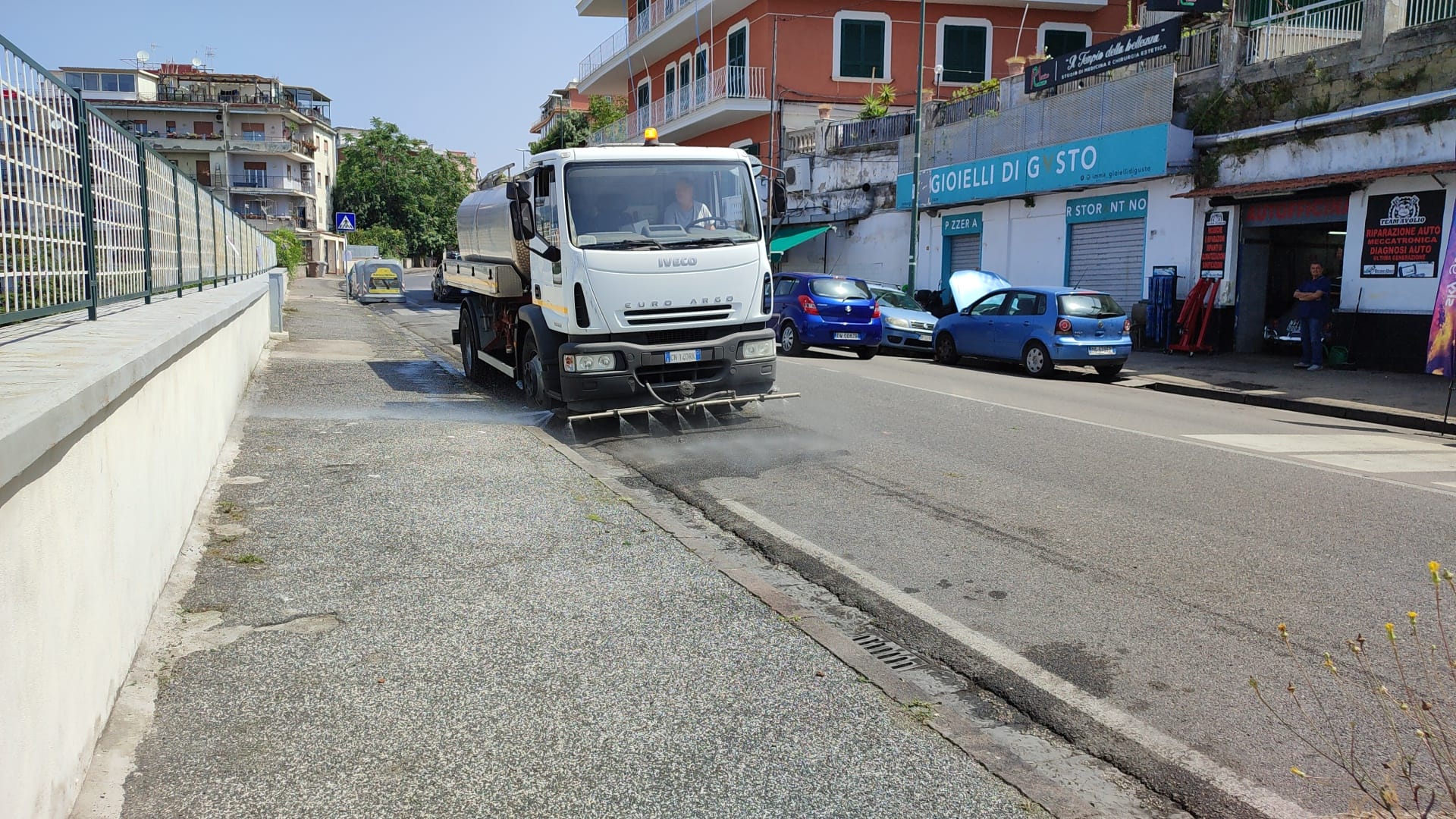 Pulizia strade via Manzoni - via Caravaggio