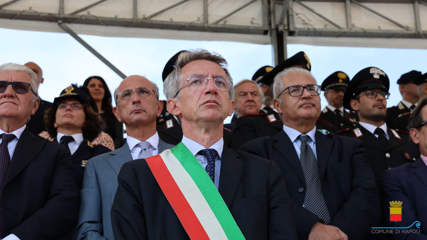 La Croce d'oro al Gonfalone del Comune di Napoli