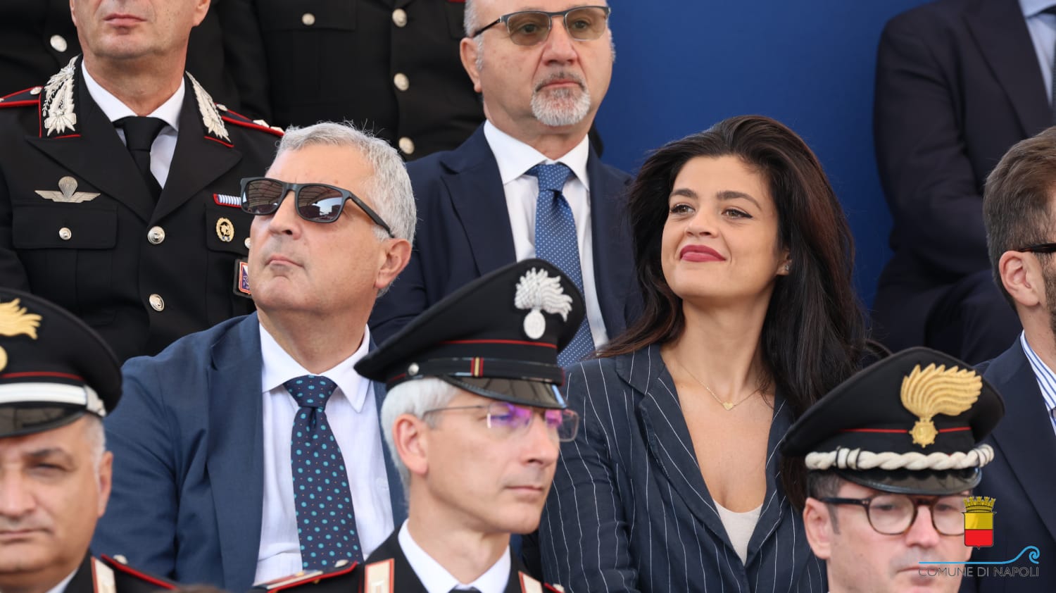 La Croce d'oro al Gonfalone del Comune di Napoli