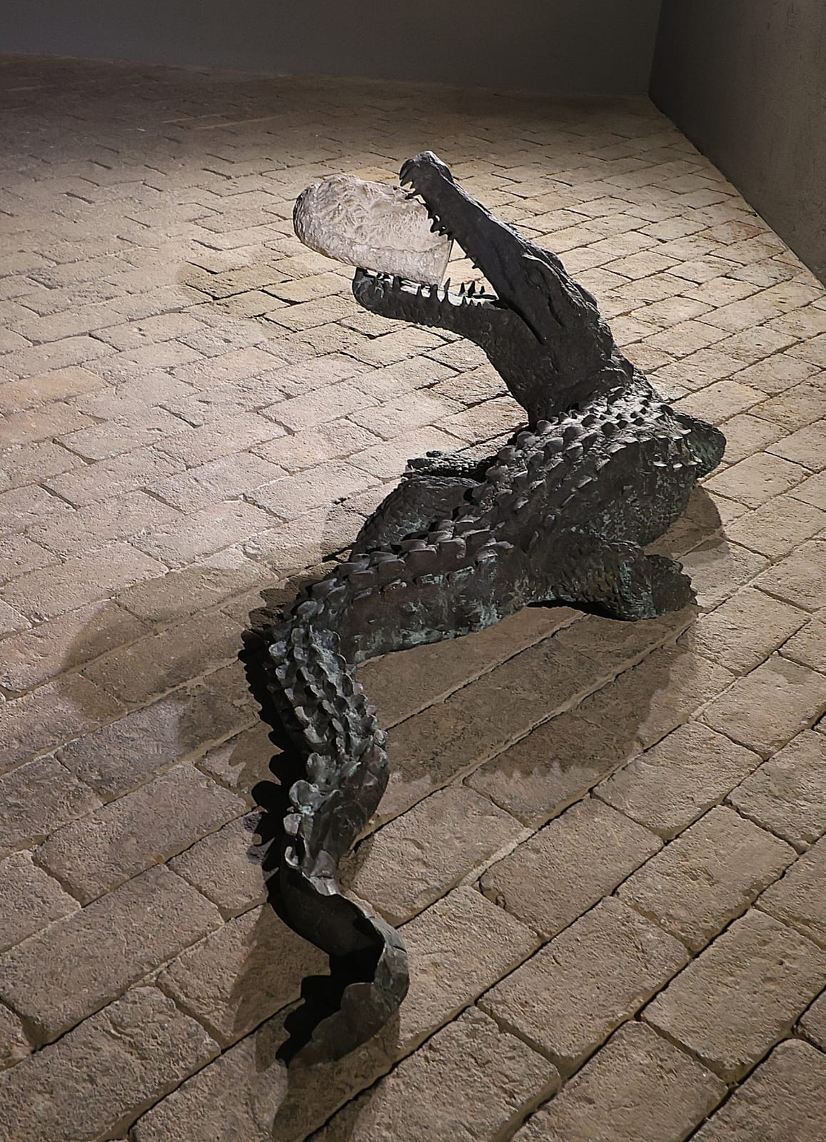 Inaugurata al Maschio Angioino l'opera d'arte contemporanea "Lacrime di coccodrillo"