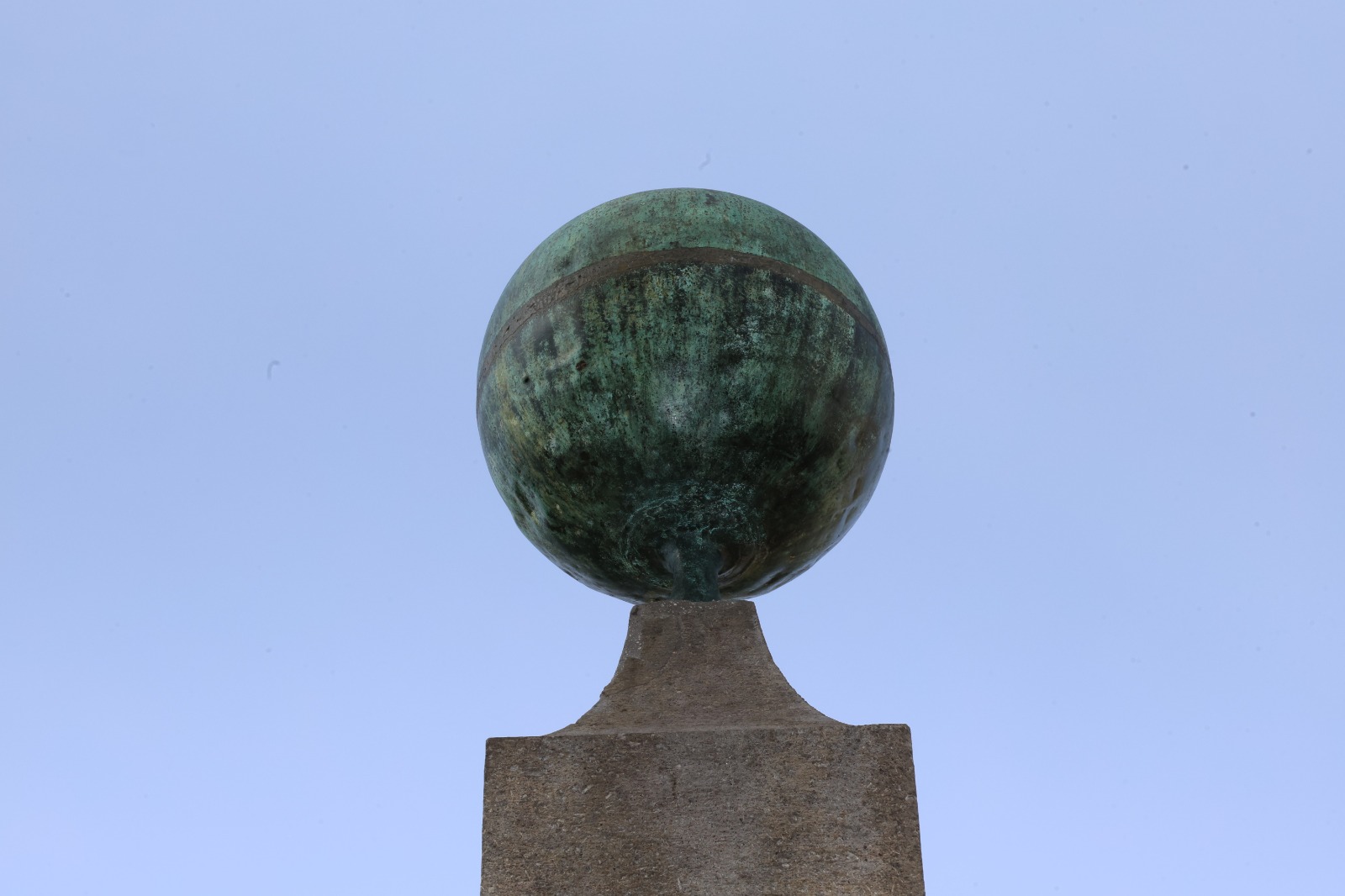 Ripristinato l’Obelisco della Meridiana della Villa Comunale