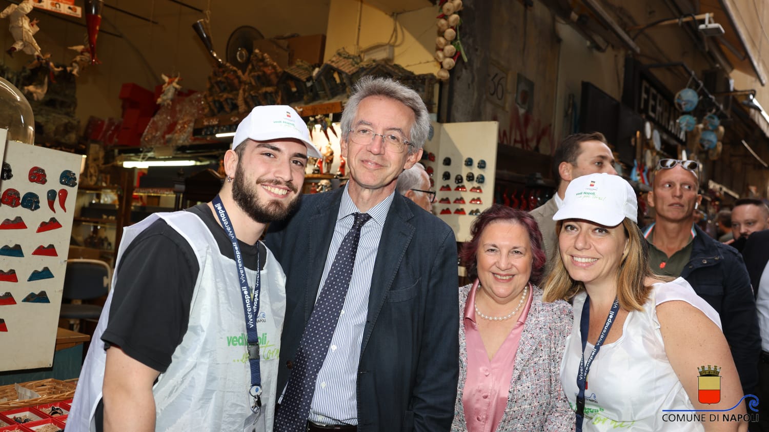 Il sindaco Manfredi e l’assessore Armato incontrano gli artigiani del presepe di via San Gregorio Armeno