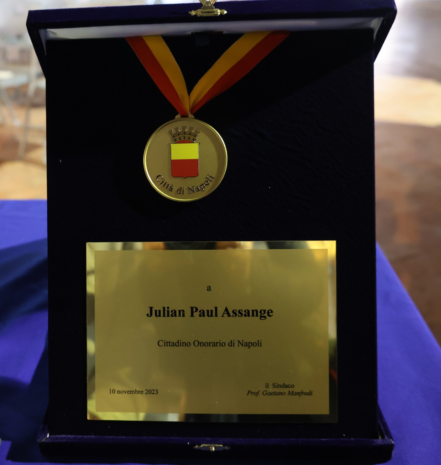 Julian Assange cittadino onorario di Napoli