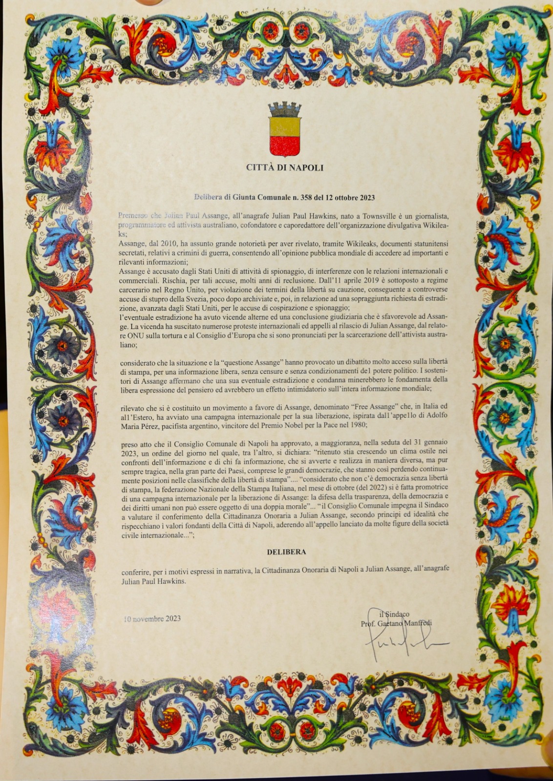 Julian Assange cittadino onorario di Napoli