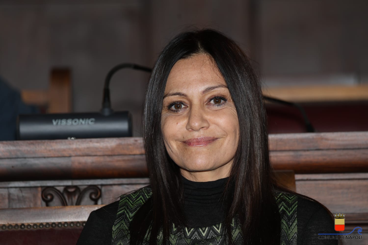 Il sindaco Manfredi consegna una targa a Geolier