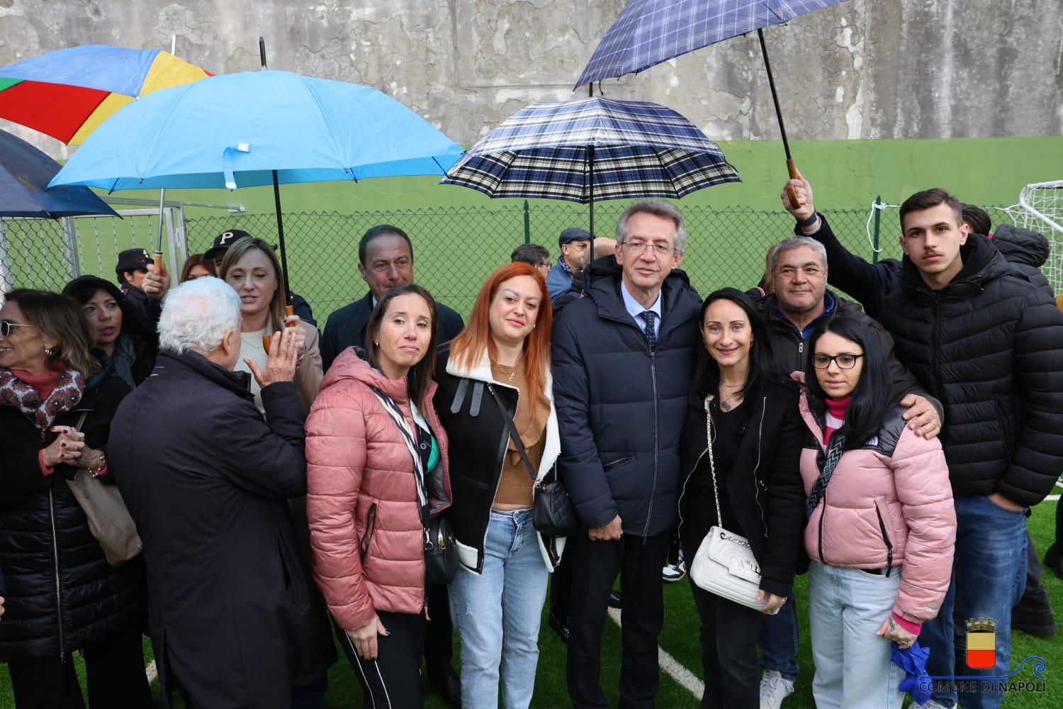Inaugurato un campetto di calcio per le ragazze e i ragazzi del rione Amicizia