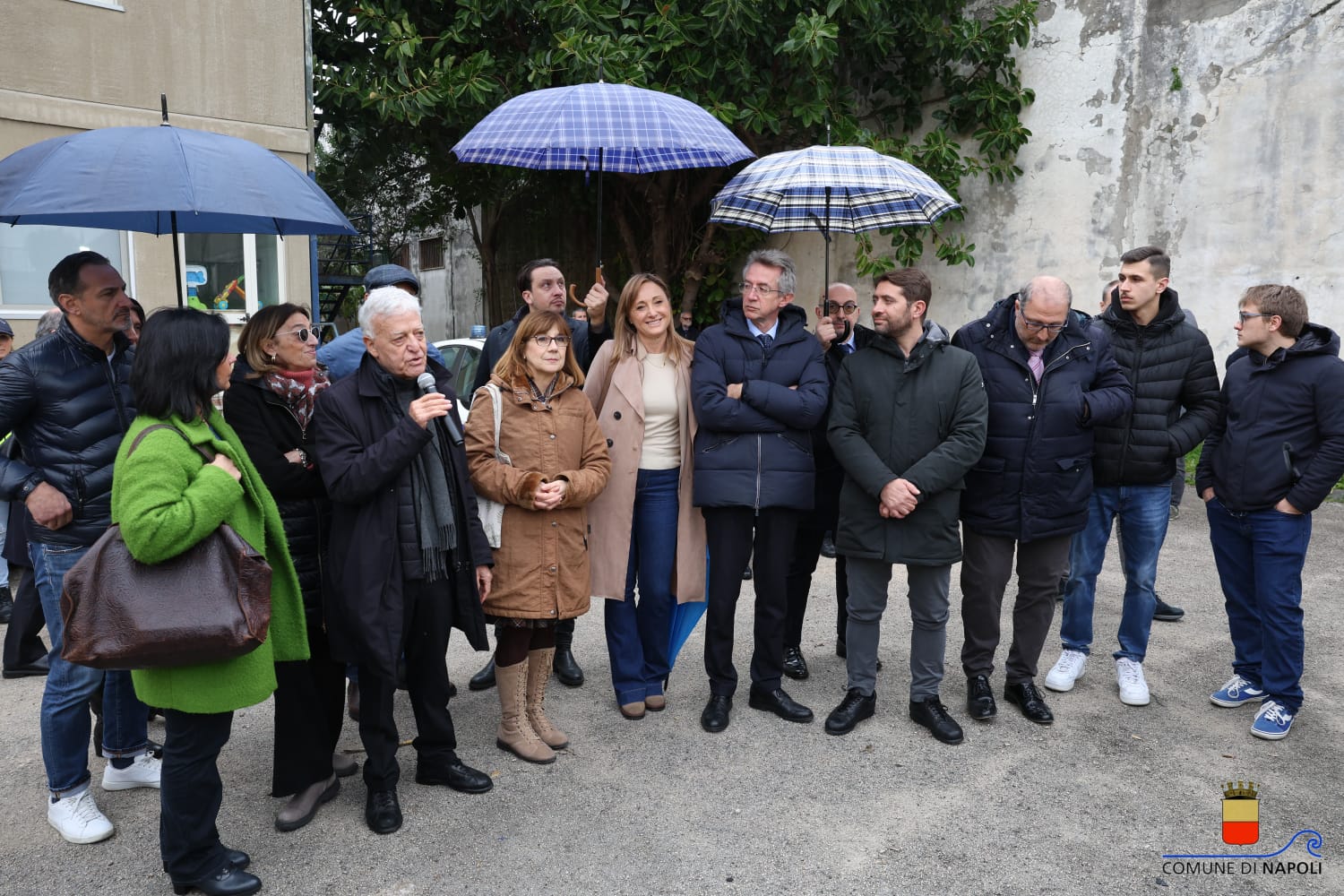 Inaugurato un campetto di calcio per le ragazze e i ragazzi del rione Amicizia