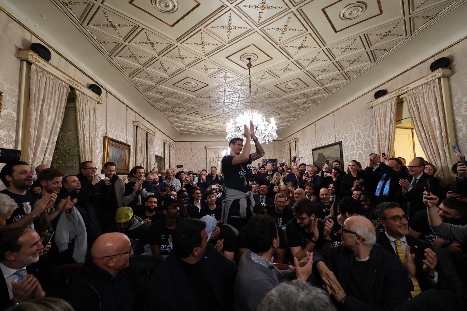 Premiata in Comune la Gevi Napoli basket