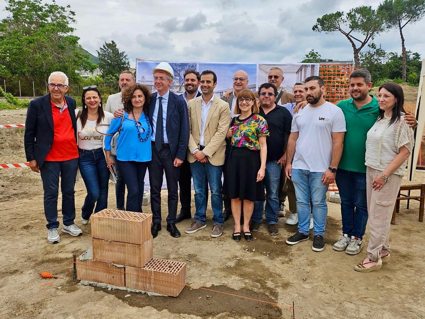A Pianura via ai lavori per la nuova sede della scuola “Massimo Troisi”