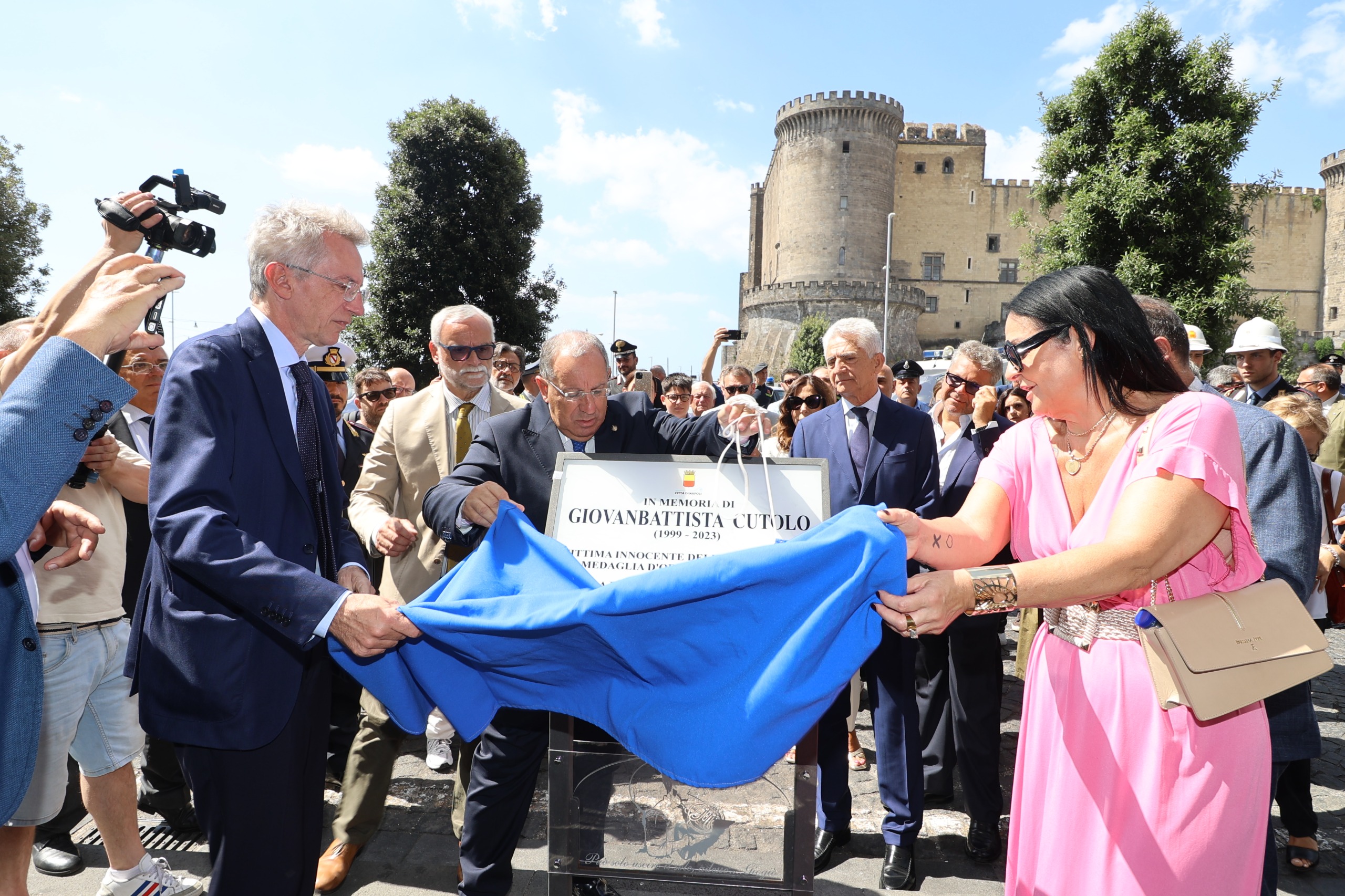 Ripristinata la targa per Giovanbattista Cutolo