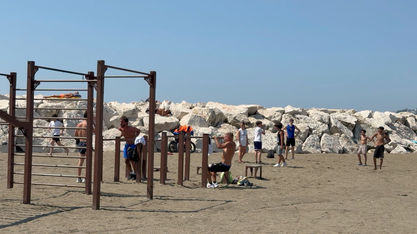 Spiagge libere, spazi per lo sport e pulizia degli arenili
