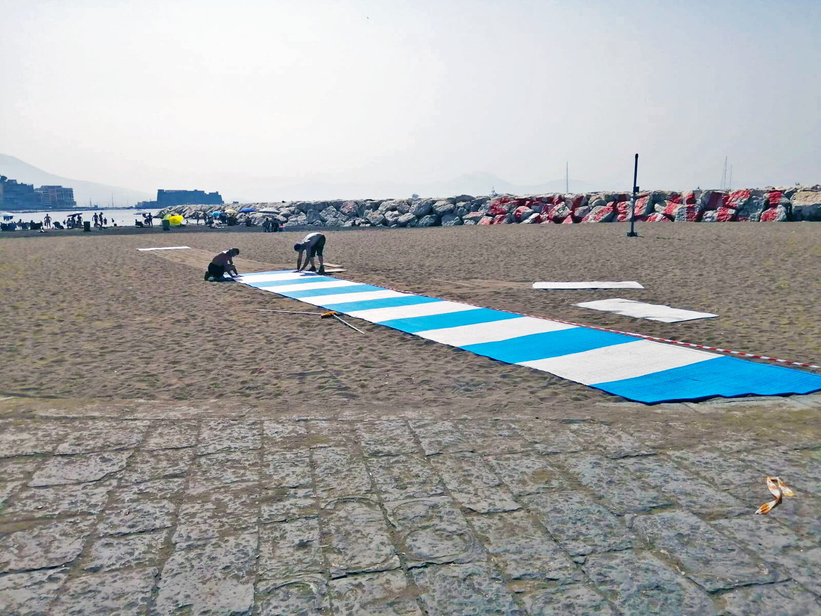 Installata la pedana per persone con disabilità alla Rotonda Diaz