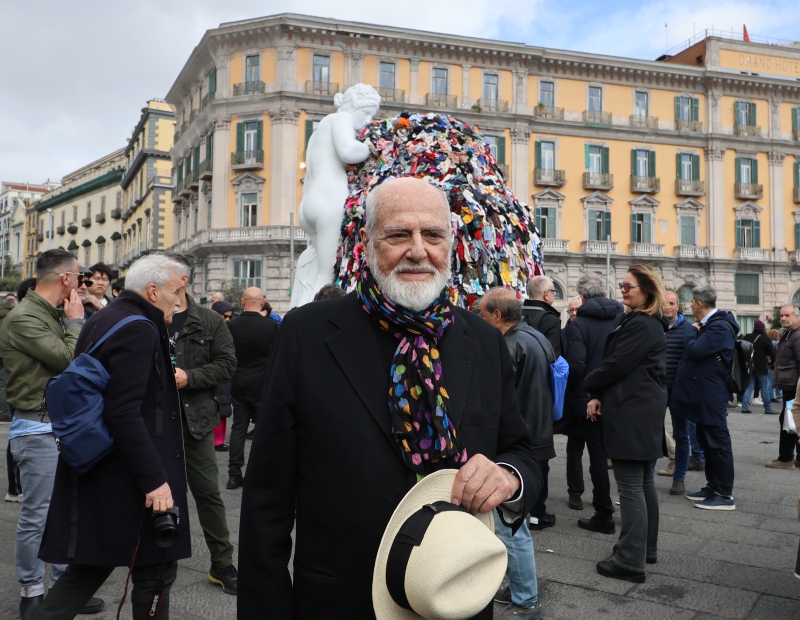 La Venere degli stracci risorge in Piazza Municipio a Napoli